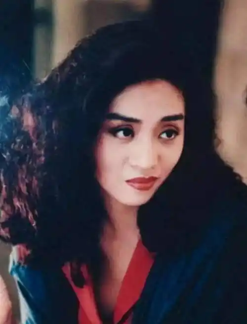 艳芳赵文卓恋爱:只因误会没能做成赵太太,最后穿婚纱独自离去_梅艳芳