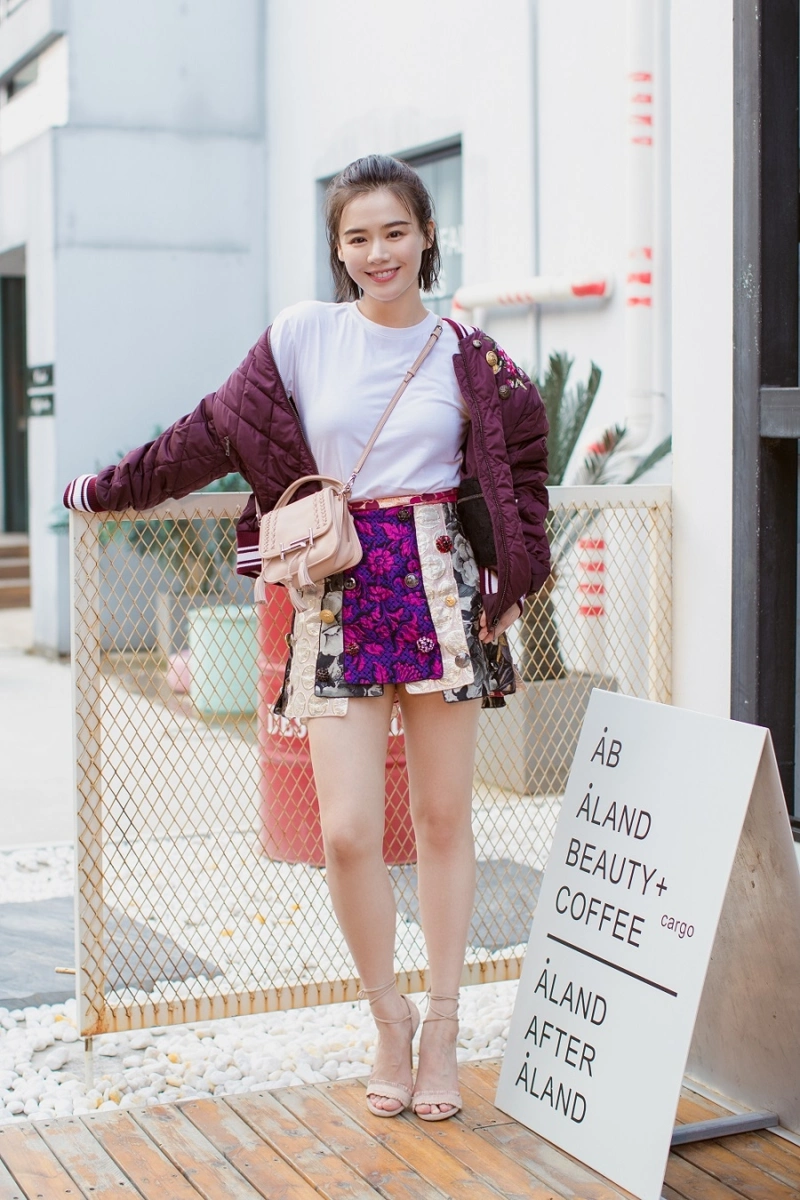 马思纯身材微胖又如何?穿黑色亮片裙配道姑头,气质依然惊艳