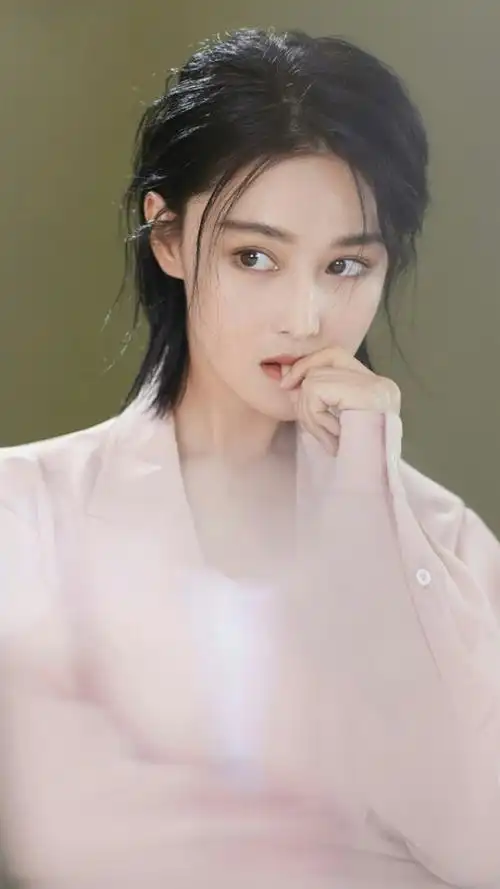 张馨予柔美粉色西装,高清图片,手机锁屏桌面-壁纸族