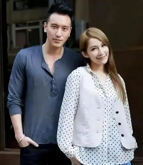 17年换15个男朋友,每个都不满25岁,萧亚轩的快乐你无法想象!