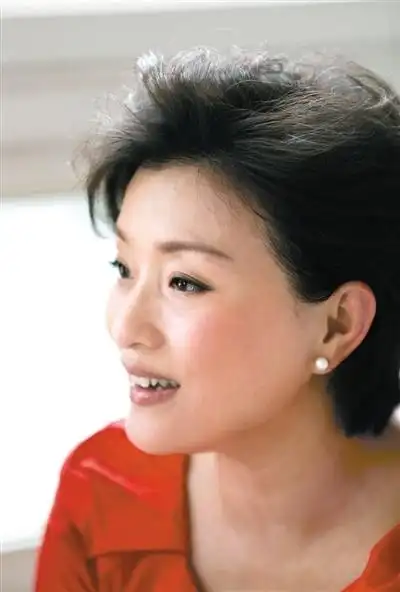 杨澜做公益要趁早