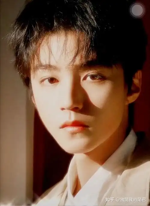 为什么王俊凯变帅了很多,但又说不出来是哪里? - 知乎