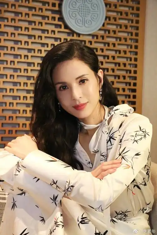 李若彤是壁画里走出来的仙女本人吧