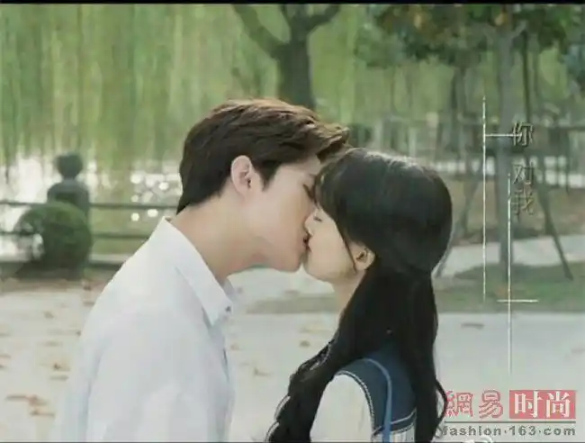 《微微一笑很倾城》杨洋郑爽壁咚亲吻,甜你一脸没商量!