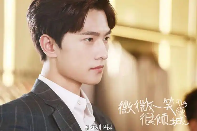 肖奈杨洋微微一笑很倾城