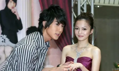 张韶涵男朋友sky被疑是空气情人 张韶涵:只是他人在国外