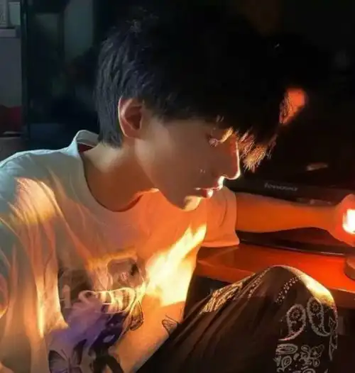 好看的男生头像赶紧收藏起来吧