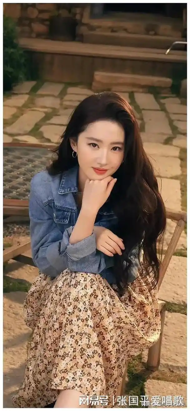 刘亦菲19岁"热舞照"被疯传,流出真实腿围,360度无死角