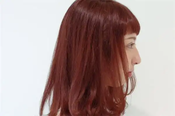 棕红色发色适合什么肤色 棕红色头发适合年龄