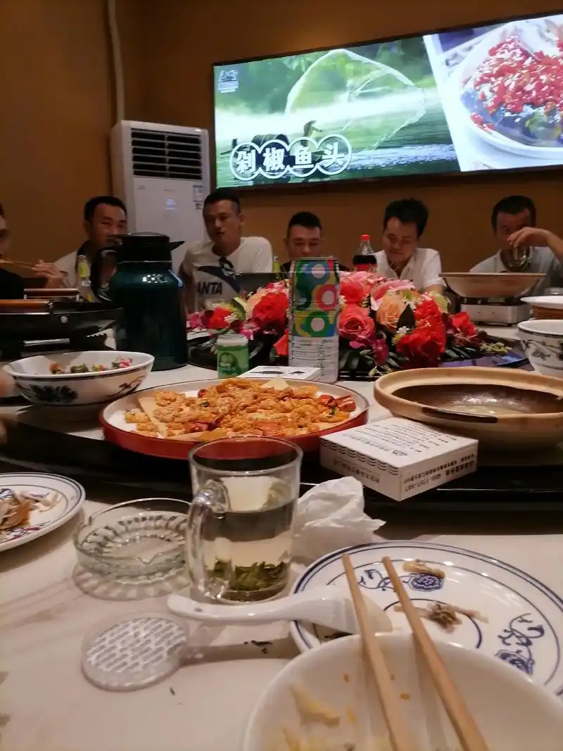 各位晚上好,这是上次主管请我们聚餐,拍的照片留个纪念,毕竟大 - 抖音