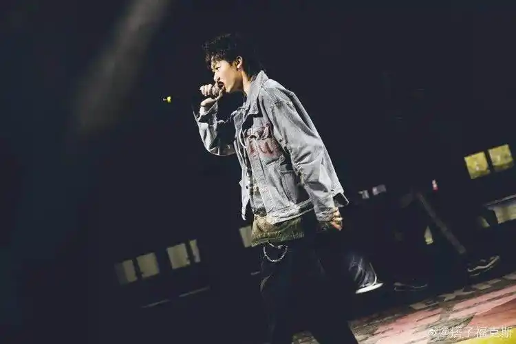 对于福克斯而言,《中国新说唱》帮他建立的人设让他一炮而红,也正是