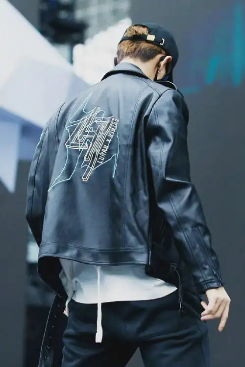 鹿晗#lh#鹿晗穿越火线#@m鹿mlwjj cyhx单看背影就足以让人心动的鹿鹿