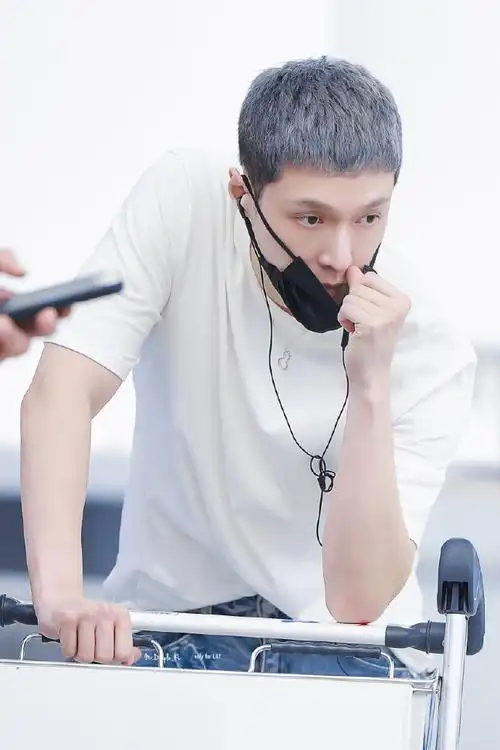 张艺兴进组新电影