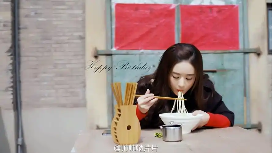 呆萌赵丽颖的吃货属性 这是只有吃货才懂的情怀