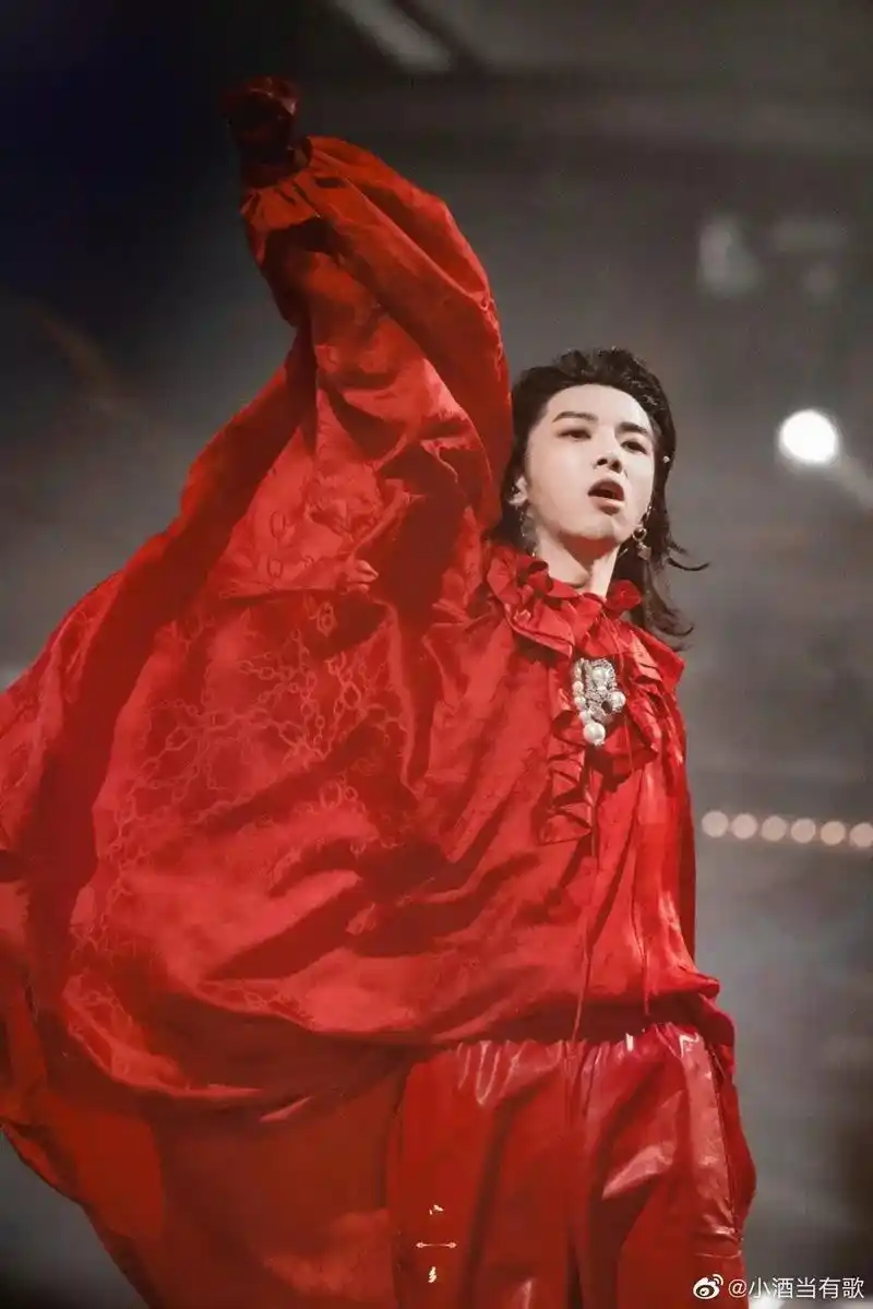 花花华晨宇全屏手机壁纸 - 抖音