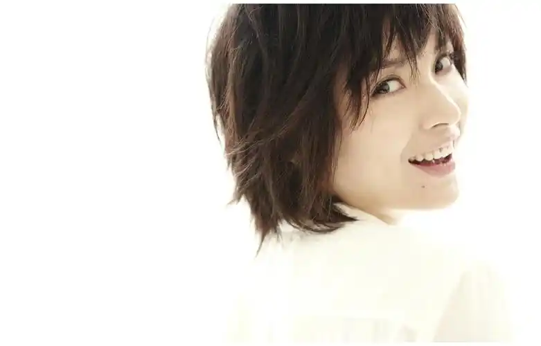 许多观众仍然很熟悉,作为娱乐圈里有影响力的演员,李佳不仅有惊人的