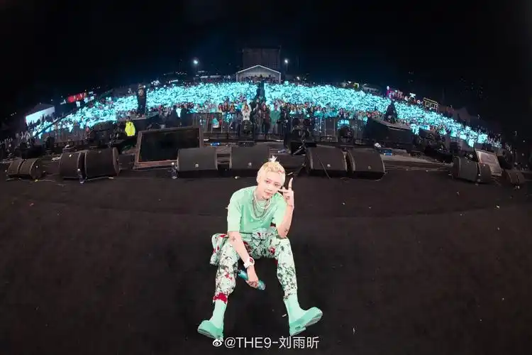 刘雨昕和粉丝大合照系列记录每次的相见时刻