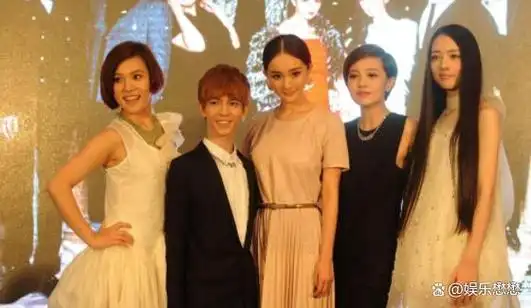 女星混娱乐圈有多难杨幂被当众摸大腿李沁惨遭咸猪手还要赔笑