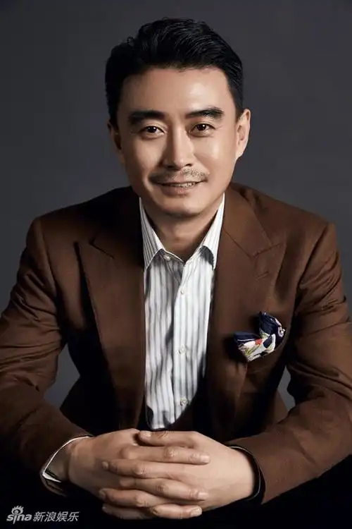 5/5新浪娱乐讯  近日,演员徐光宇曝光了一组春日时尚写真,照片中,徐光