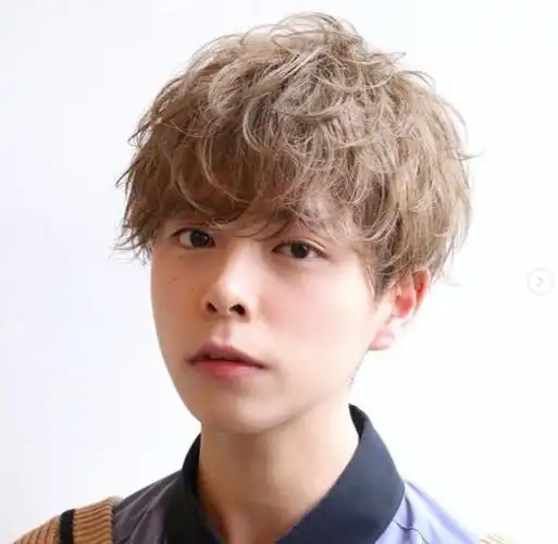 女生都喜欢染黄头发的男孩纸 ?