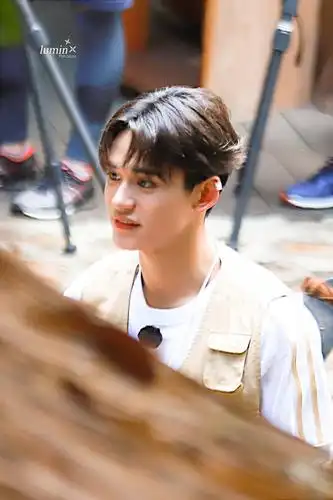 黄旭熙lucas0530三亚奔跑吧录制路透