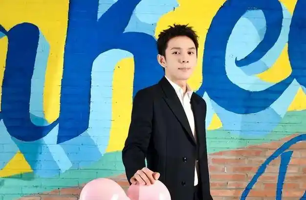 李佳琦参加《披哥》路透曝光,疑似利用综艺节目,挽回自己路人缘