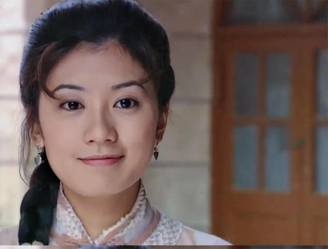 贾静雯从出道到现在的颜值变化,一个字,绝!