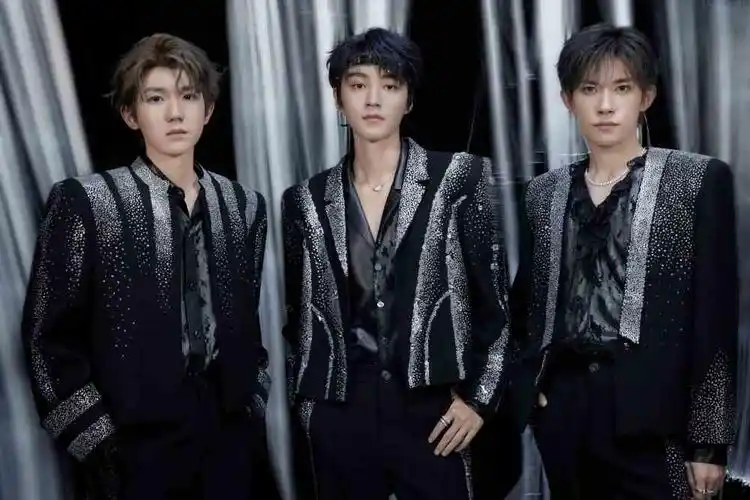 tfboys十年之约唱响夏夜西安 优酷独家直播展现青春告白-腾讯新闻