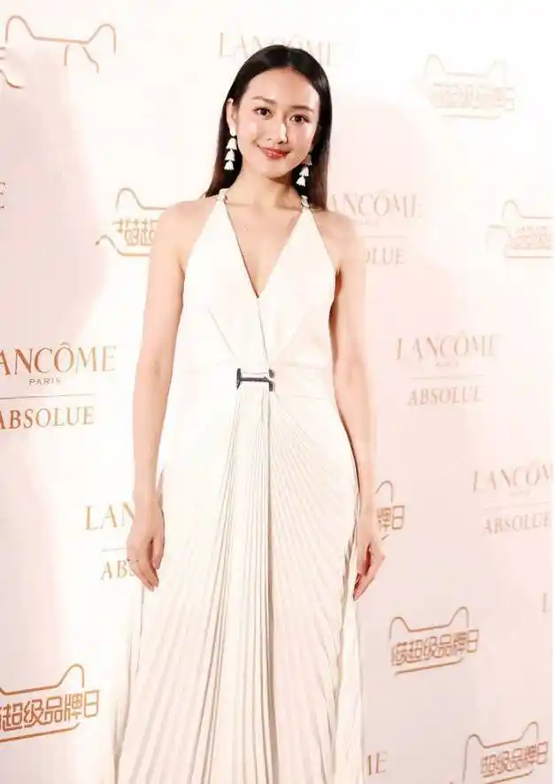 大粉爆料王鸥怀孕,近照脸部浮肿不露肚子,年底被曝录《明侦》_照片