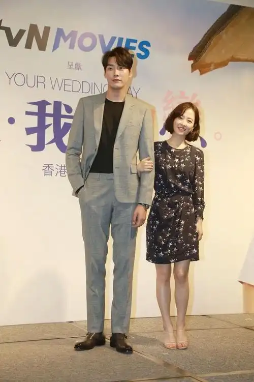 朴宝英现身香港与金英光组最萌身高差谈初恋曝最喜欢的台词