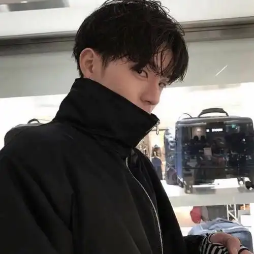 有没有好看的真人男生微信头像