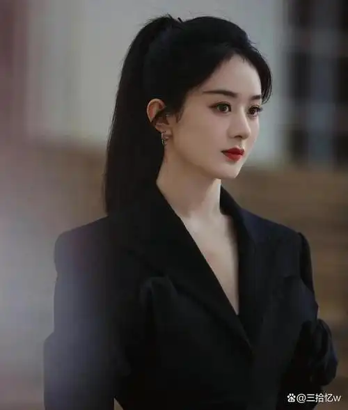 赵丽颖侧脸绝对是内娱女明星最美最帅的首先,我觉得赵丽颖侧脸最美的