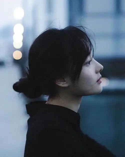 一个专门存放美女侧脸的柜子