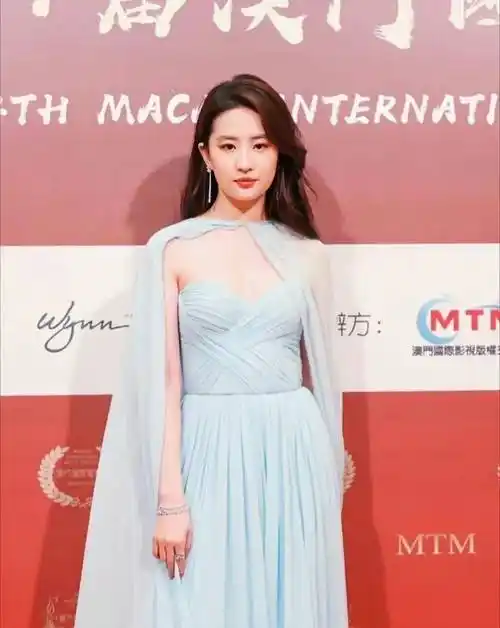 恭喜神仙姐姐刘亦菲,获澳门国际电视节最佳女主角_赵灵儿_样子_金莲花