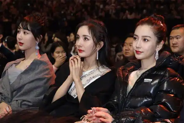 杨幂杨颖杨紫同框是什么情况 三