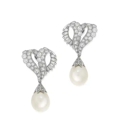 cartier 卡地亚 珍珠耳坠 下方悬挂水滴形养殖珍珠,上方镶嵌圆形切割