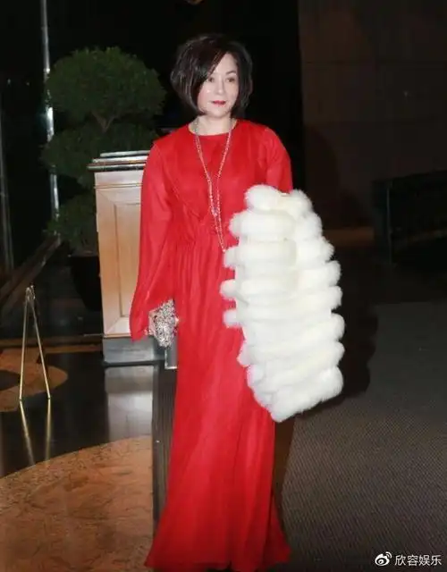 如今,毛玉萍依然是贵妇作派这件事的大致情况和天猫总裁蒋凡,网红张