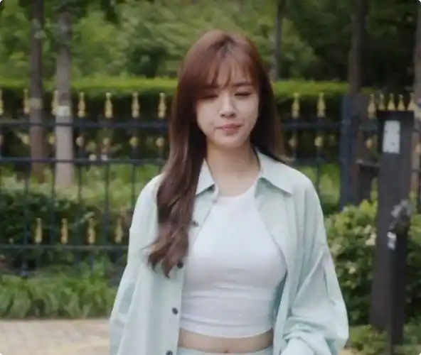 这一次,被勒出赘肉的王晓晨,把她的"中年尴尬"展现得淋漓尽致