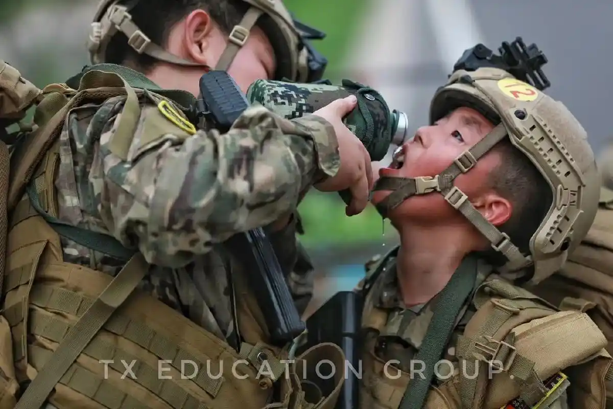 特种兵训练营.#创作灵感 你问我什么是战士的生活,我送你一枚 - 抖音