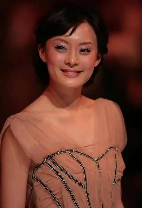 原创孙俪笑起来真挺美的虽然妆容有点扮美但却很有精灵公主感