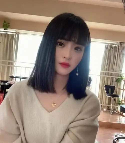 长脸女生想剪头这4款发型才显气质更时髦也是2021热门流行款