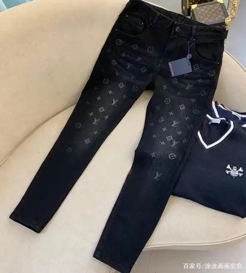 lv最新男士休闲牛仔裤全新印花设计极为时尚大方颠覆复古风