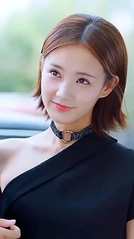 李一桐短发造型