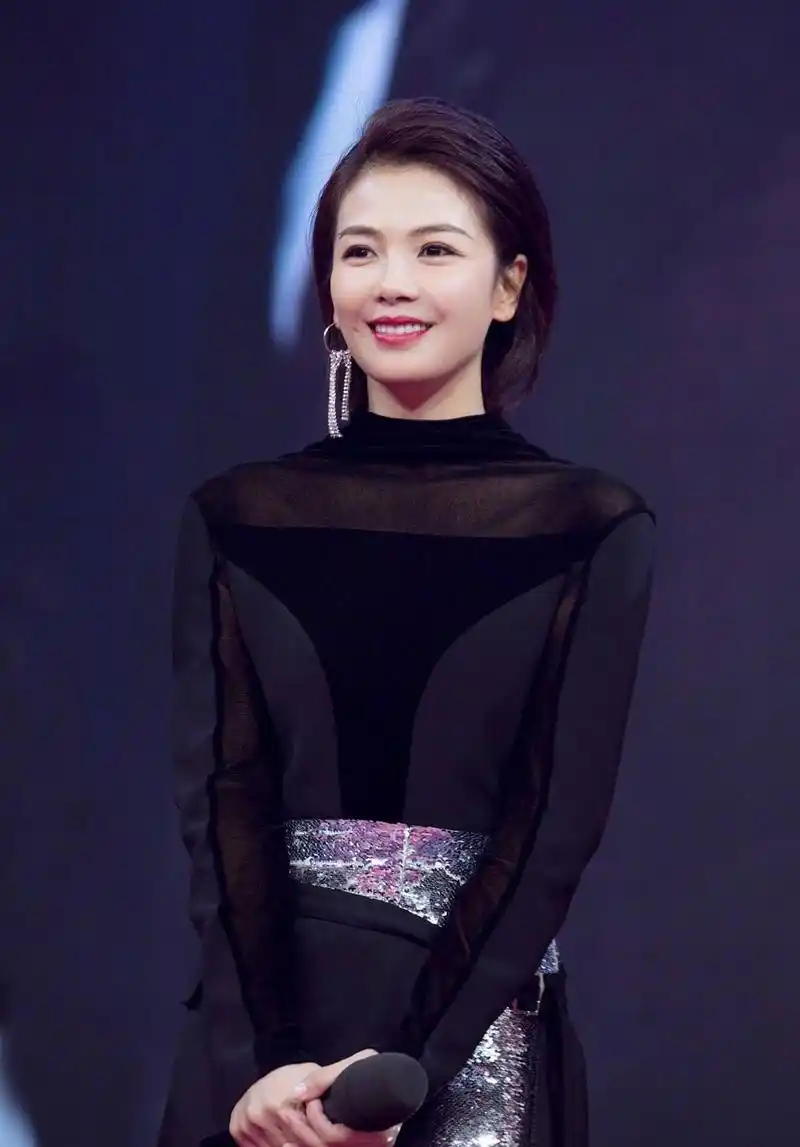 刘涛出席新剧发布会,换发型气场全开,网友:现实版安迪!