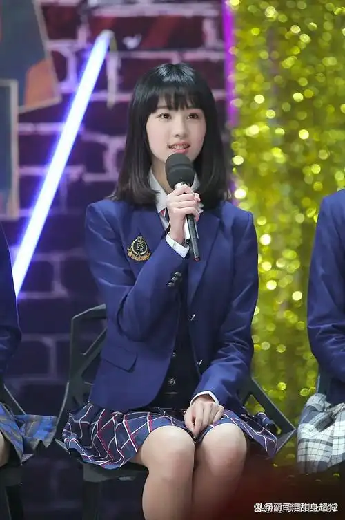 陈都灵07黄金腰臀比清纯校花素颜证件照撞脸贵妇章泽天