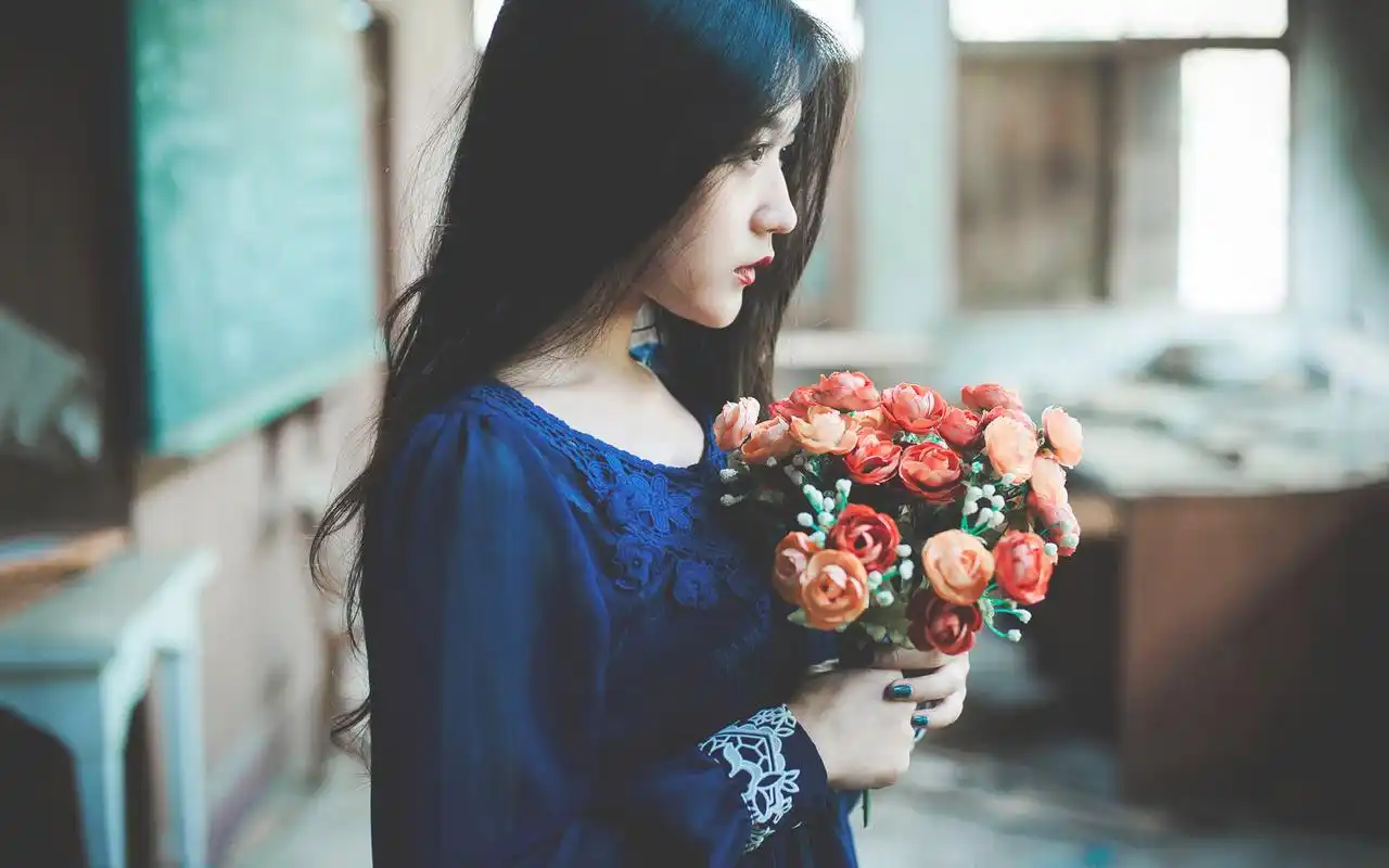 首页 桌面壁纸 长发文艺美女复古唯美意境写真壁纸上一张下一张查看