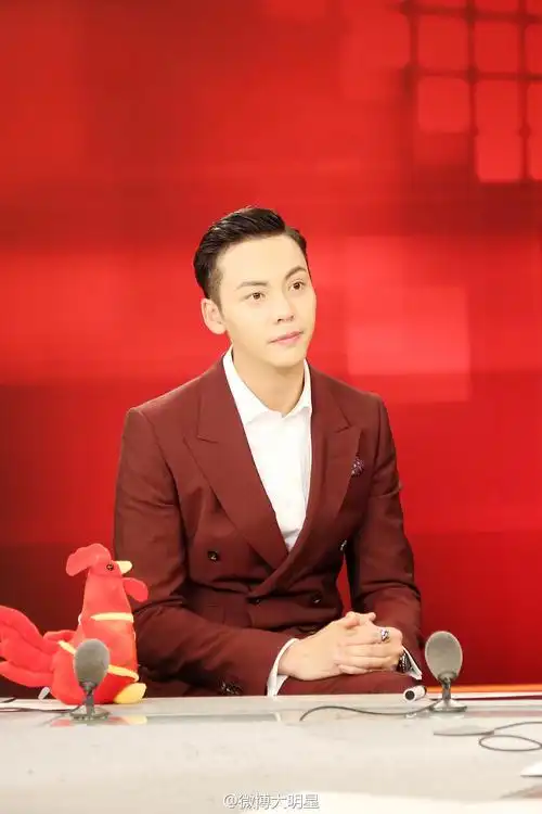 关注   微博大明星的照片 - 微相册  陈伟霆 评论 收藏