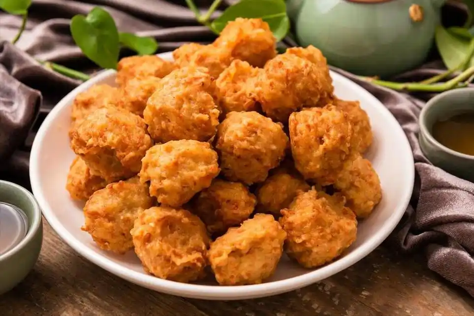 炸丸子,面粉淀粉都用不到,换成这2样,焦香酥脆,凉了也不硬