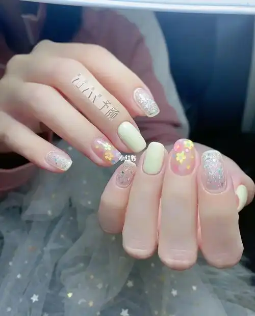 小清新花朵美甲