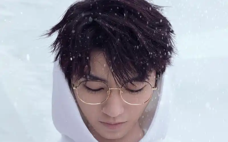 【王俊凯】心动系列—王俊凯眼镜杀--是戴眼镜都封印不住的颜值_哔哩